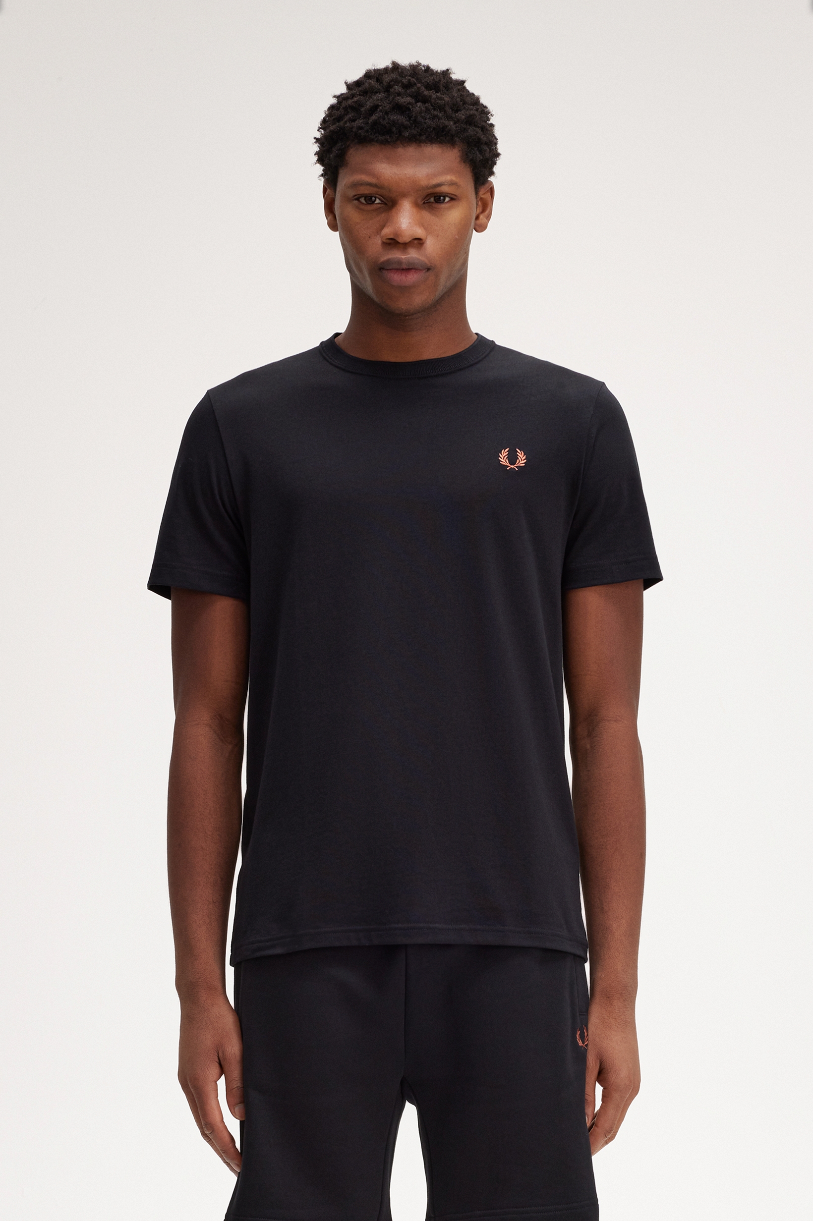 Fred Perry - CREW NECK T-SHIRT (MEN) - Black/Whisky Brown