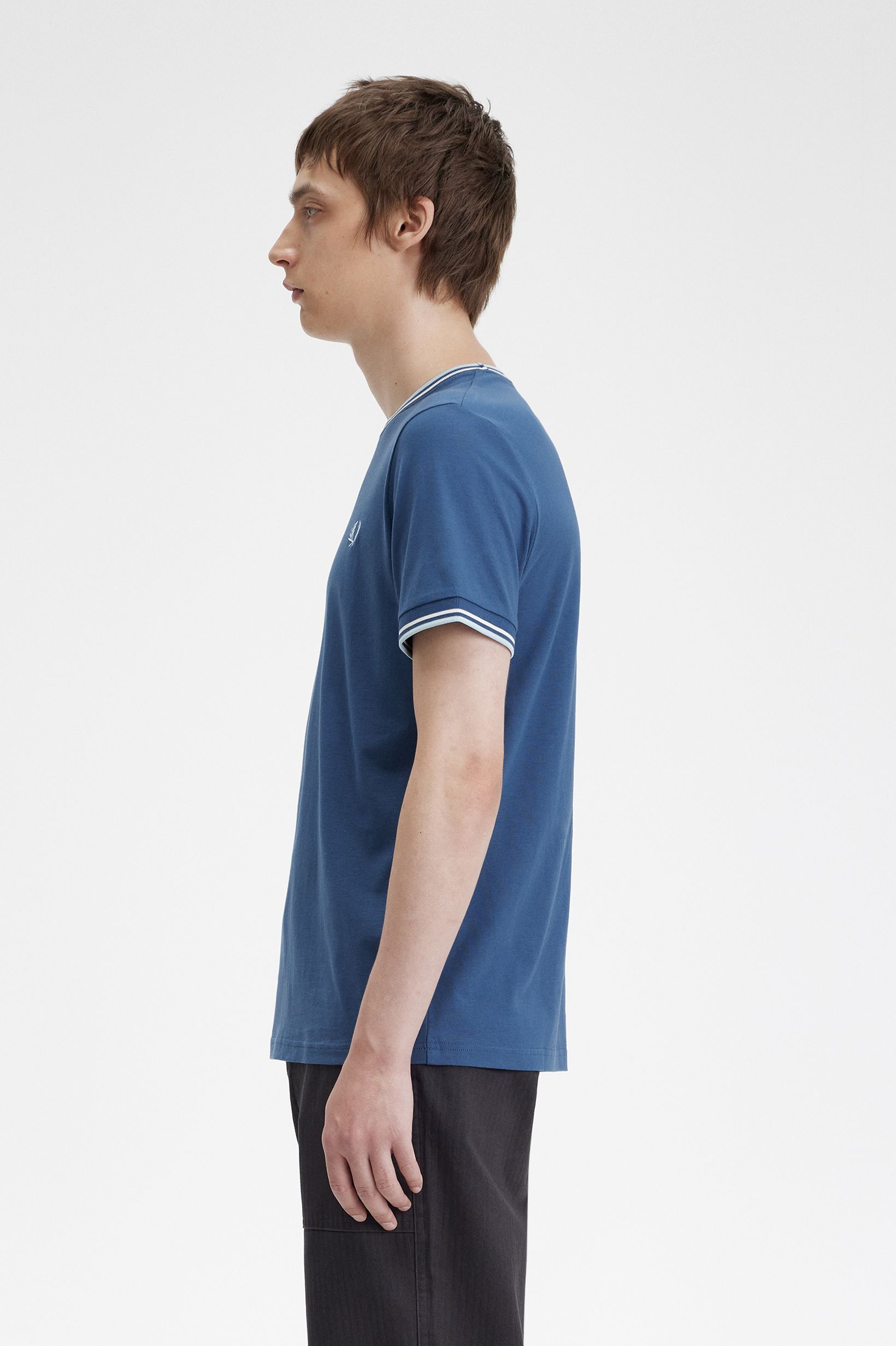 Fred Perry - TWIN TIPPED T-SHIRT - Midnight Blue/Ecru/Light Ice
