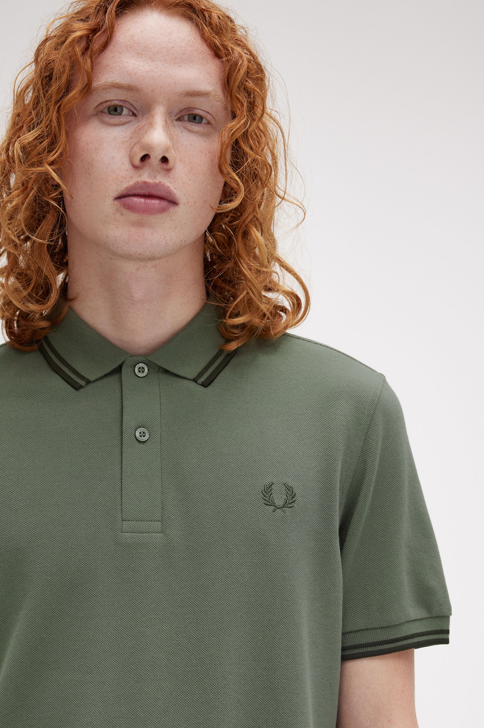 Fred Perry - TWIN TIPPED POLO SHIRT - Laurel Wreath Green/Night Green