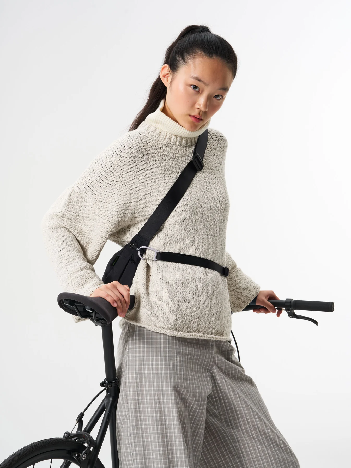Aevor - BIKE SLING BAG - Black