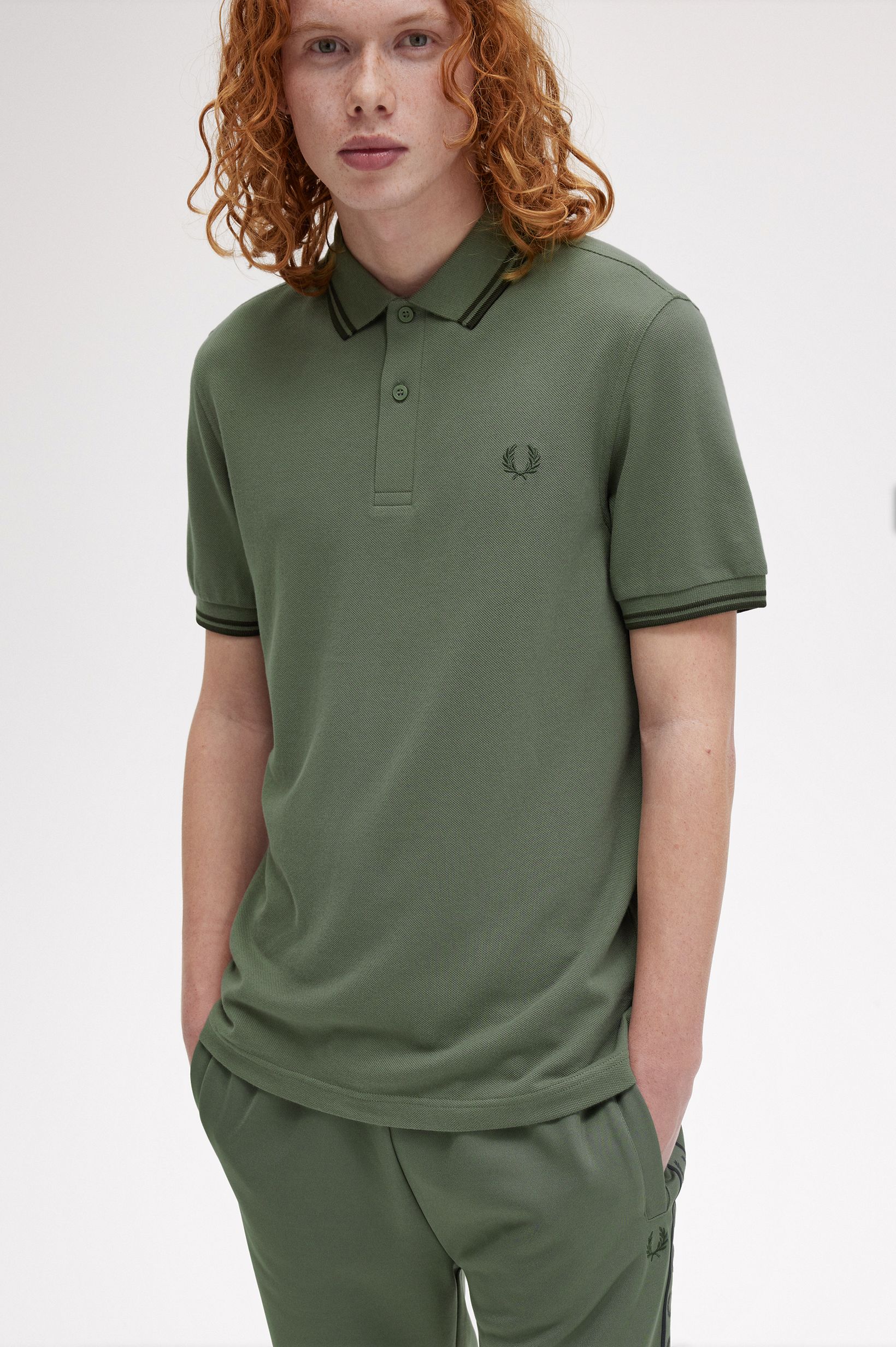 Fred Perry - TWIN TIPPED POLO SHIRT - Laurel Wreath Green/Night Green