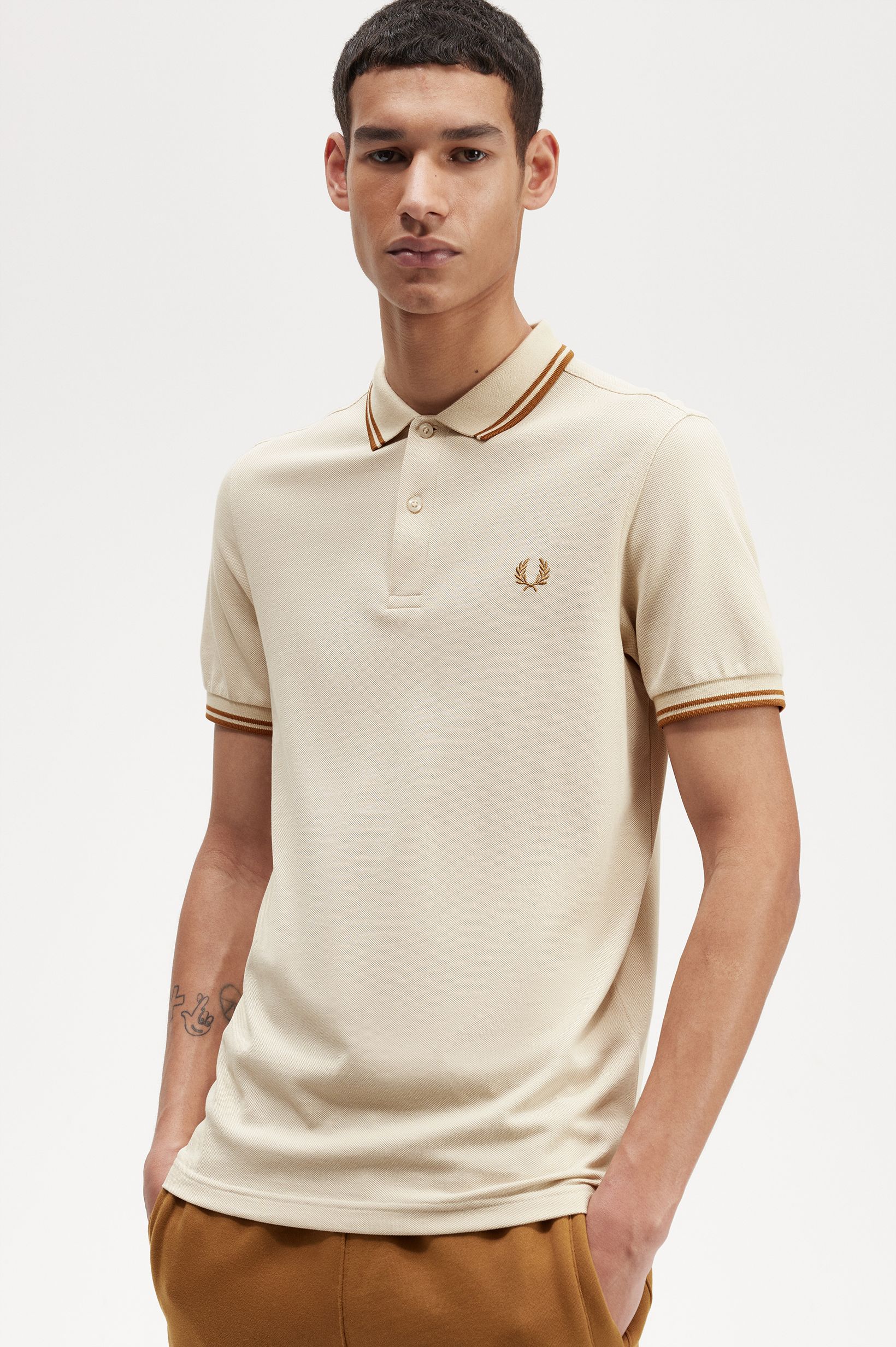 Fred Perry - TWIN TIPPED POLO SHIRT - Oatmeal/Dark Caramel