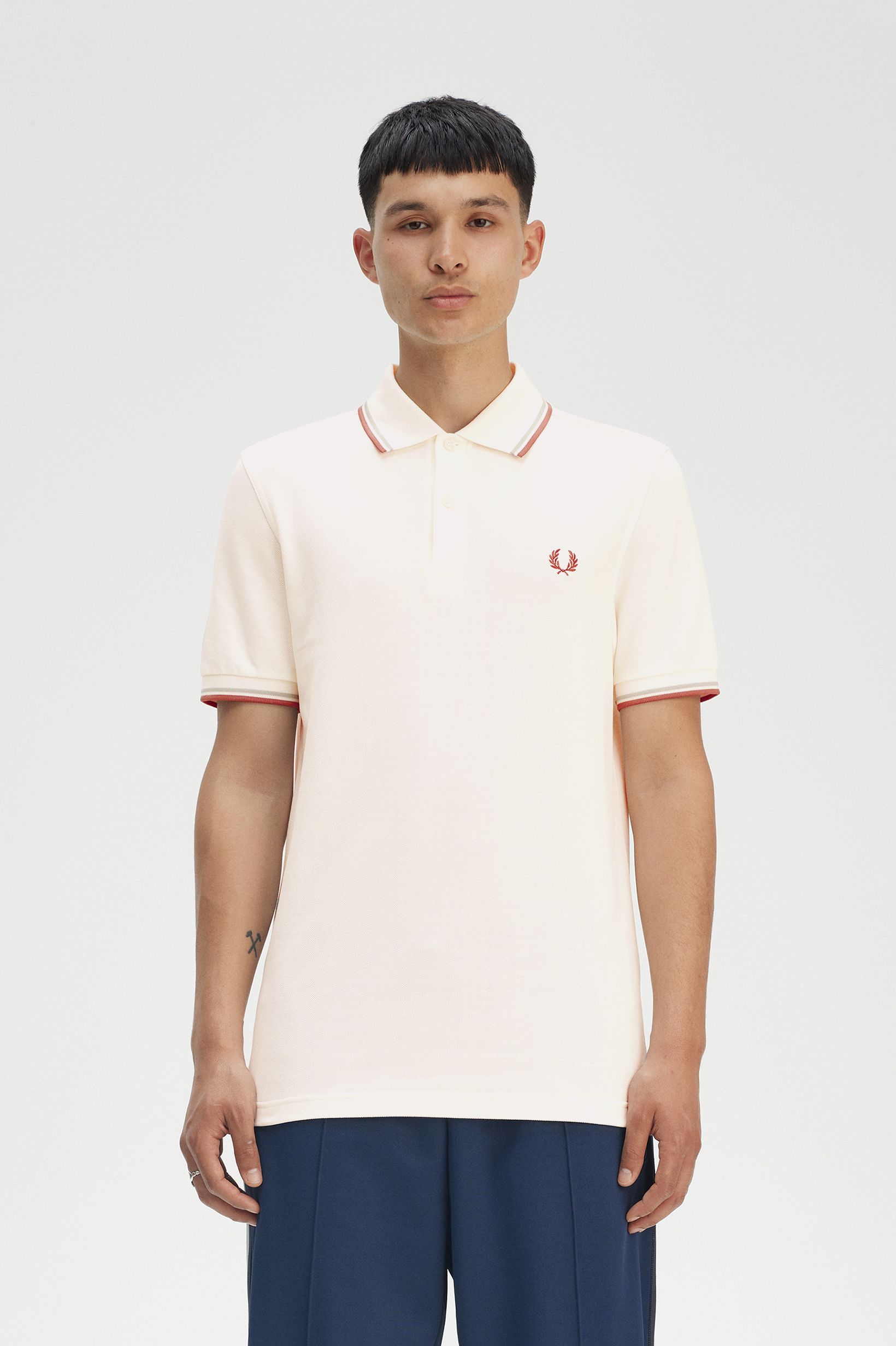Fred Perry - TWIN TIPPED POLO SHIRT - Light Ecru/Silver Blue/Cinnamon