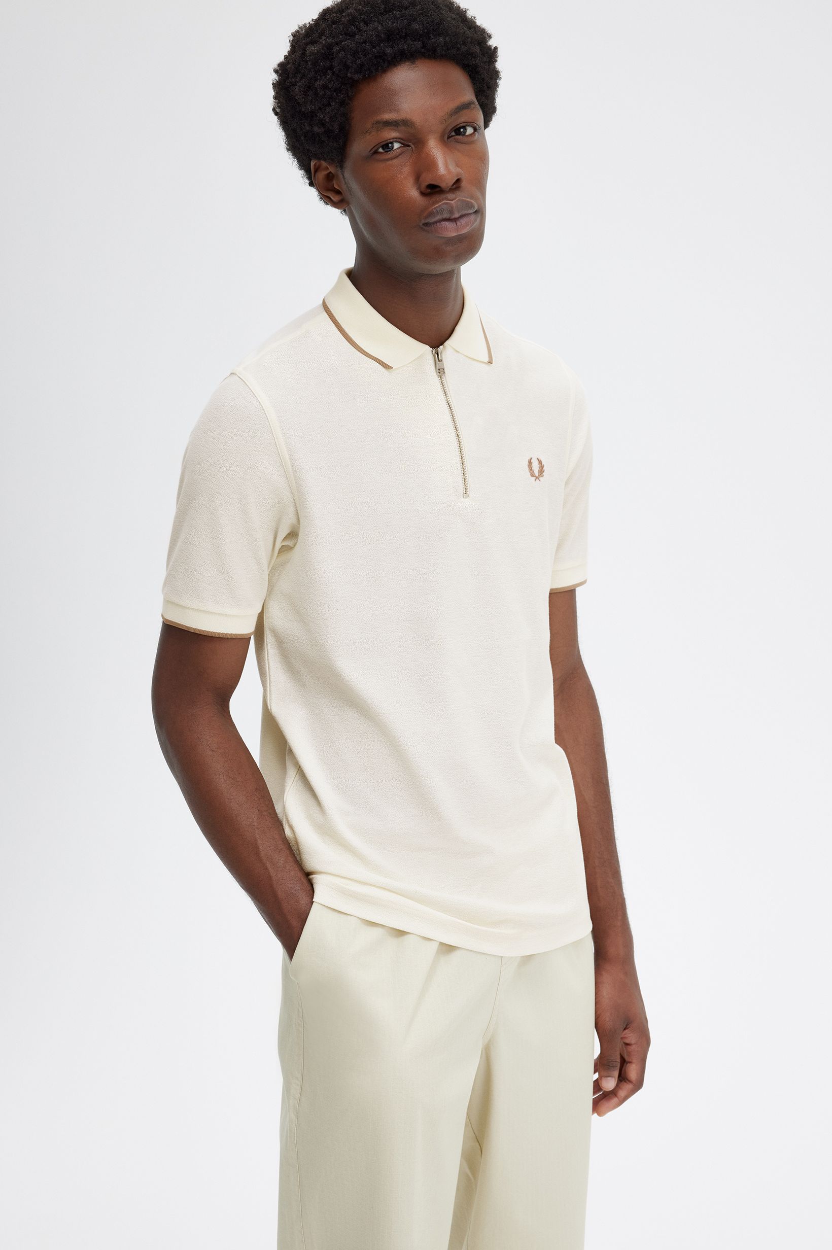 Fred Perry - CREPE PIQUE ZIP NECK POLO SHIRT - Ecru