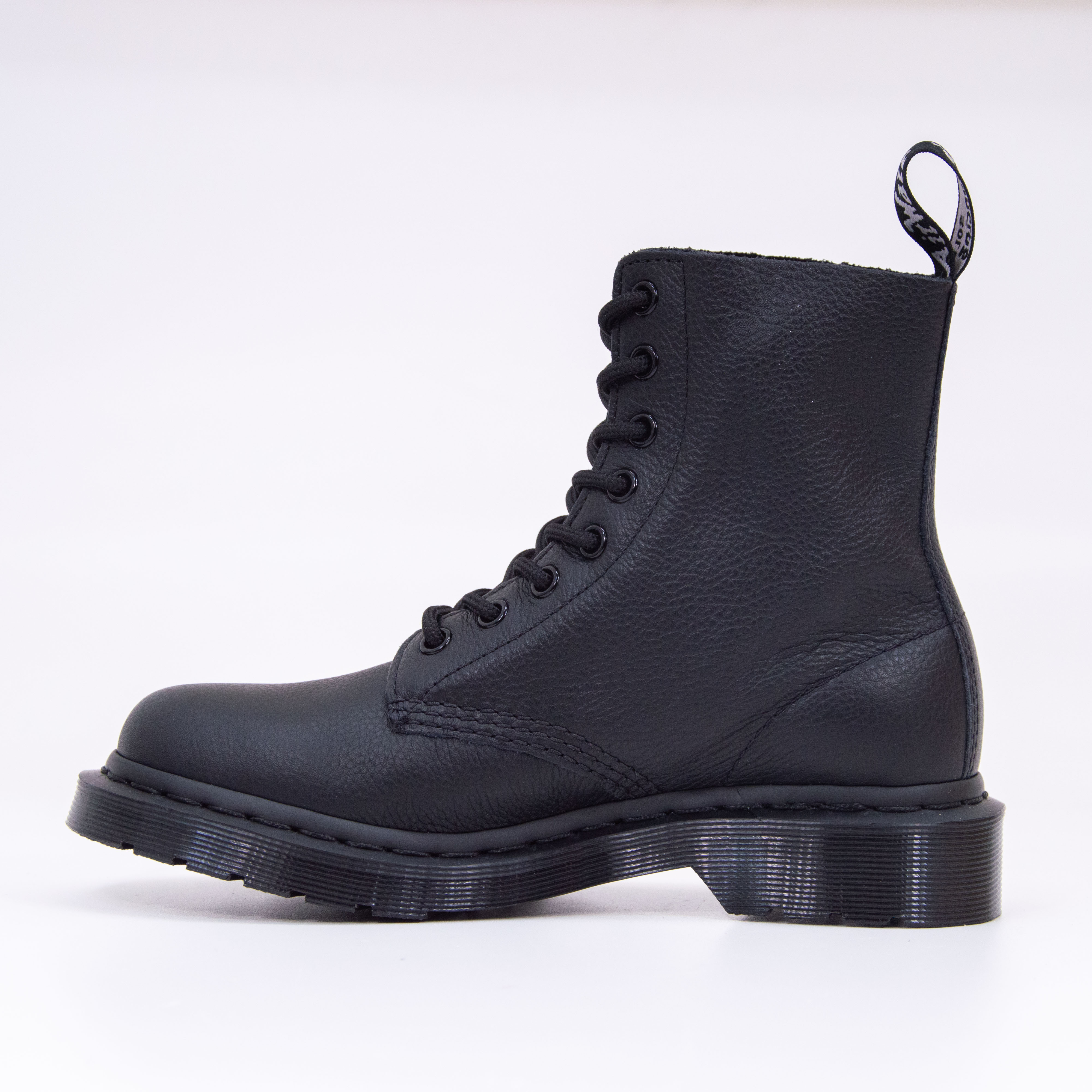 Dr. Martens - 1460 MONO PASCAL - Black Virginia Dr. Martens - 1460 MONO PASCAL - Black Virginia