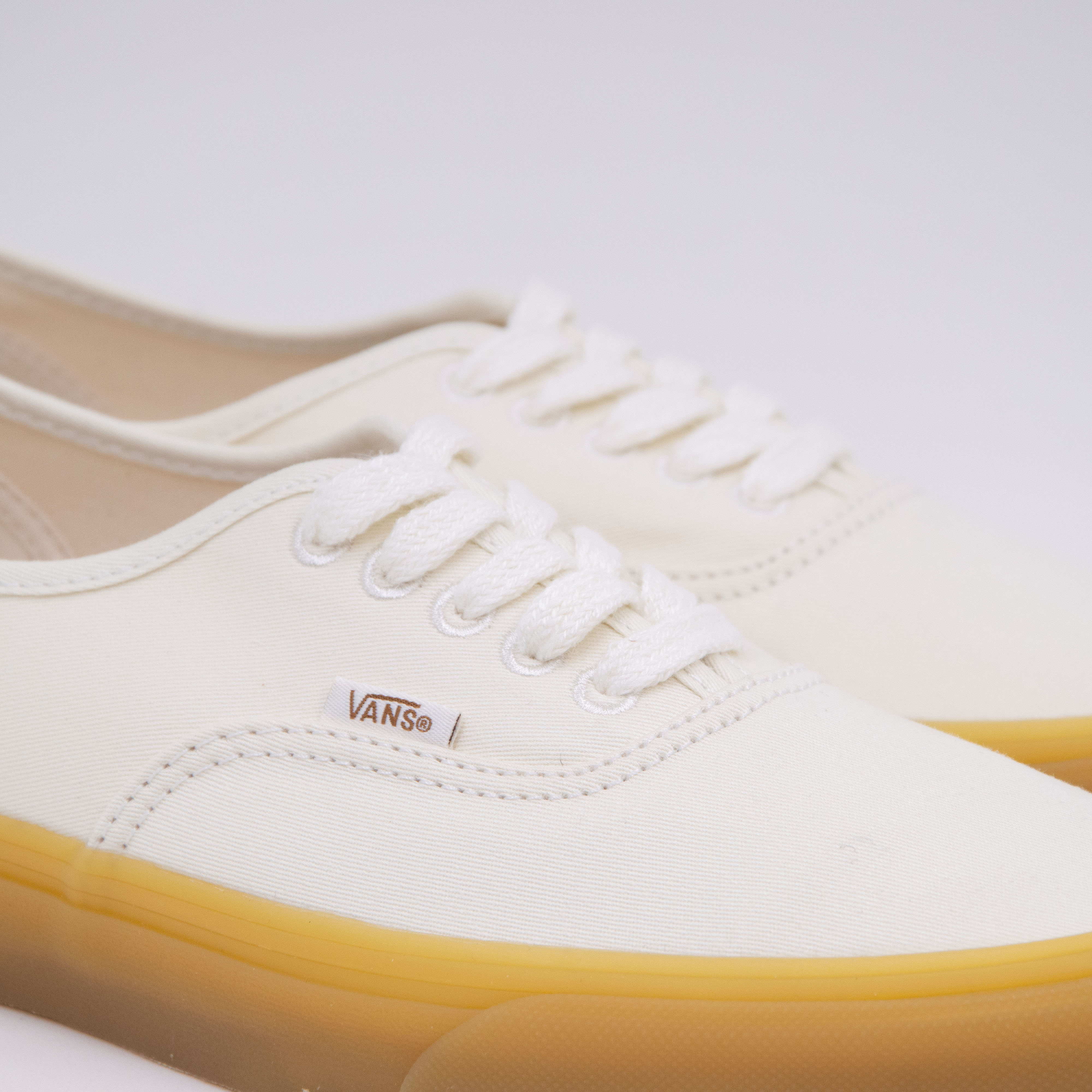 Vans - AUTHENTIC - (Eco Theory in Our Hands) - White/Gum Vans - AUTHENTIC - (Eco Theory in Our Hands) - White/Gum