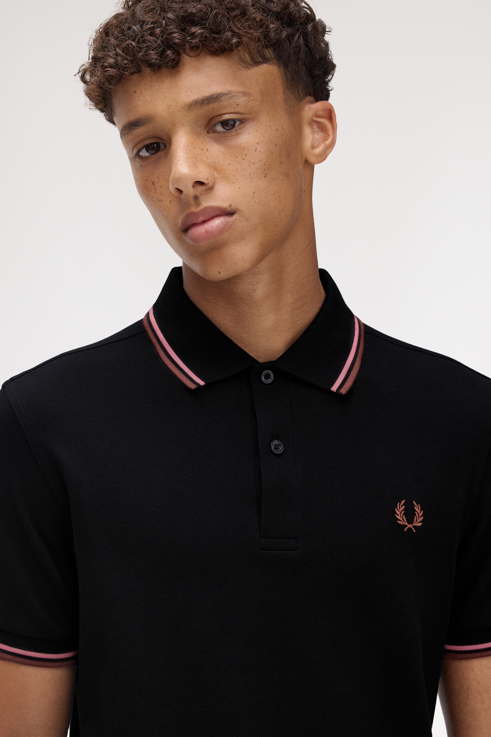 Fred Perry - TWIN TIPPED POLO SHIRT - Black/Putty Pink/Whisky Brown