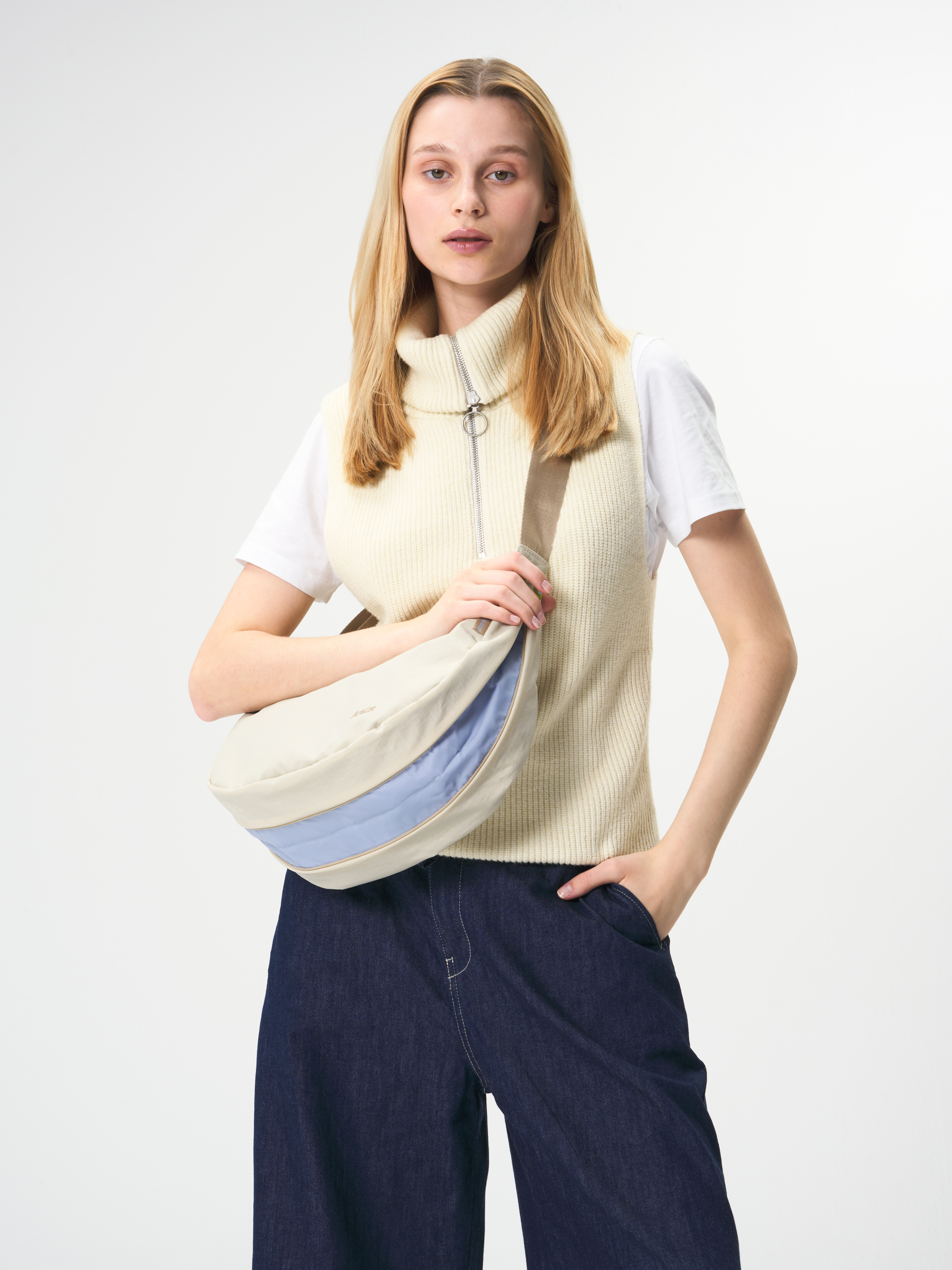 Aevor - BIKE SLING BAG - Off White Aevor - BIKE SLING BAG - Off White
