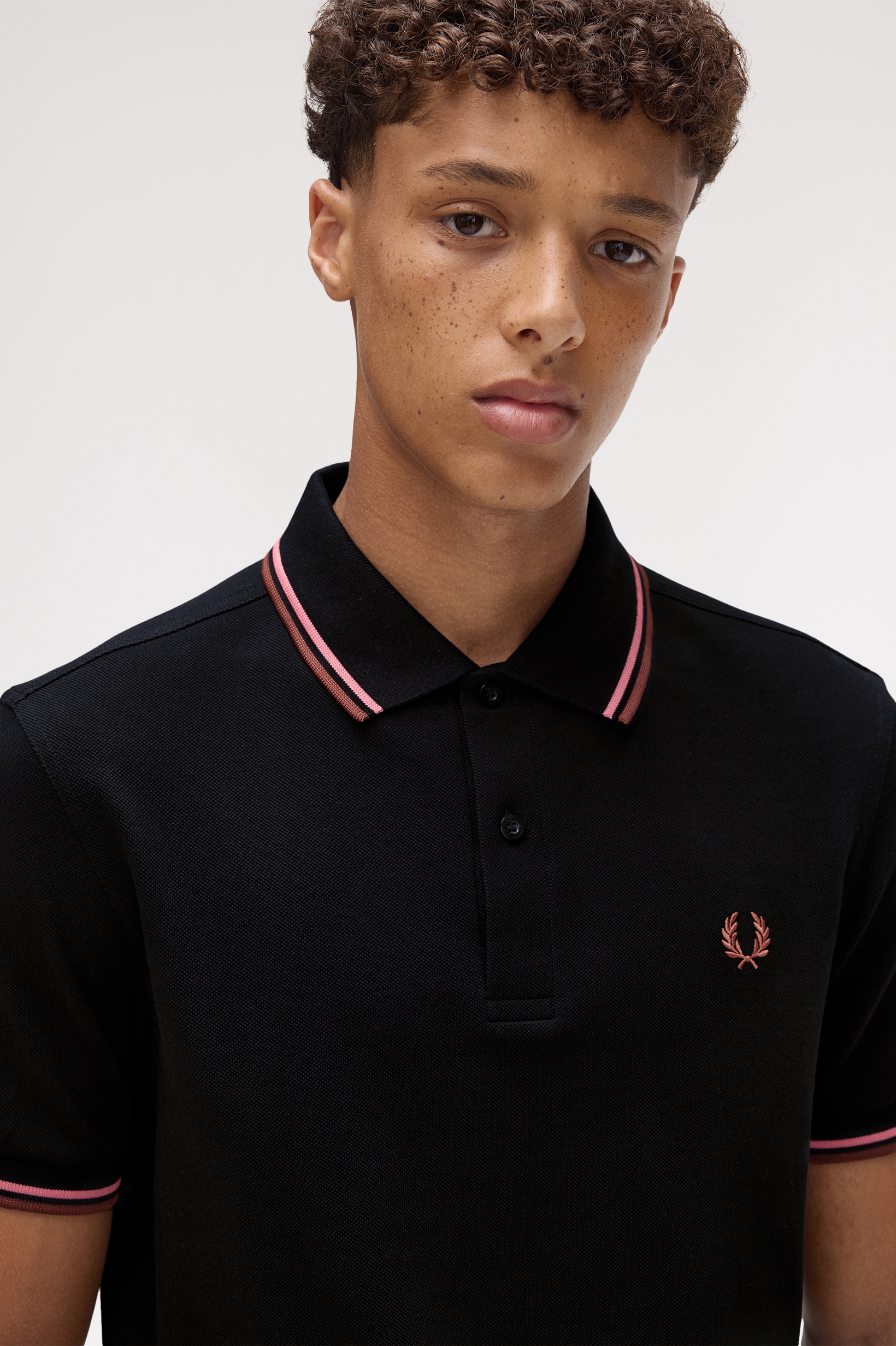 Fred Perry - TWIN TIPPED POLO SHIRT - Black/Putty Pink/Whisky Brown