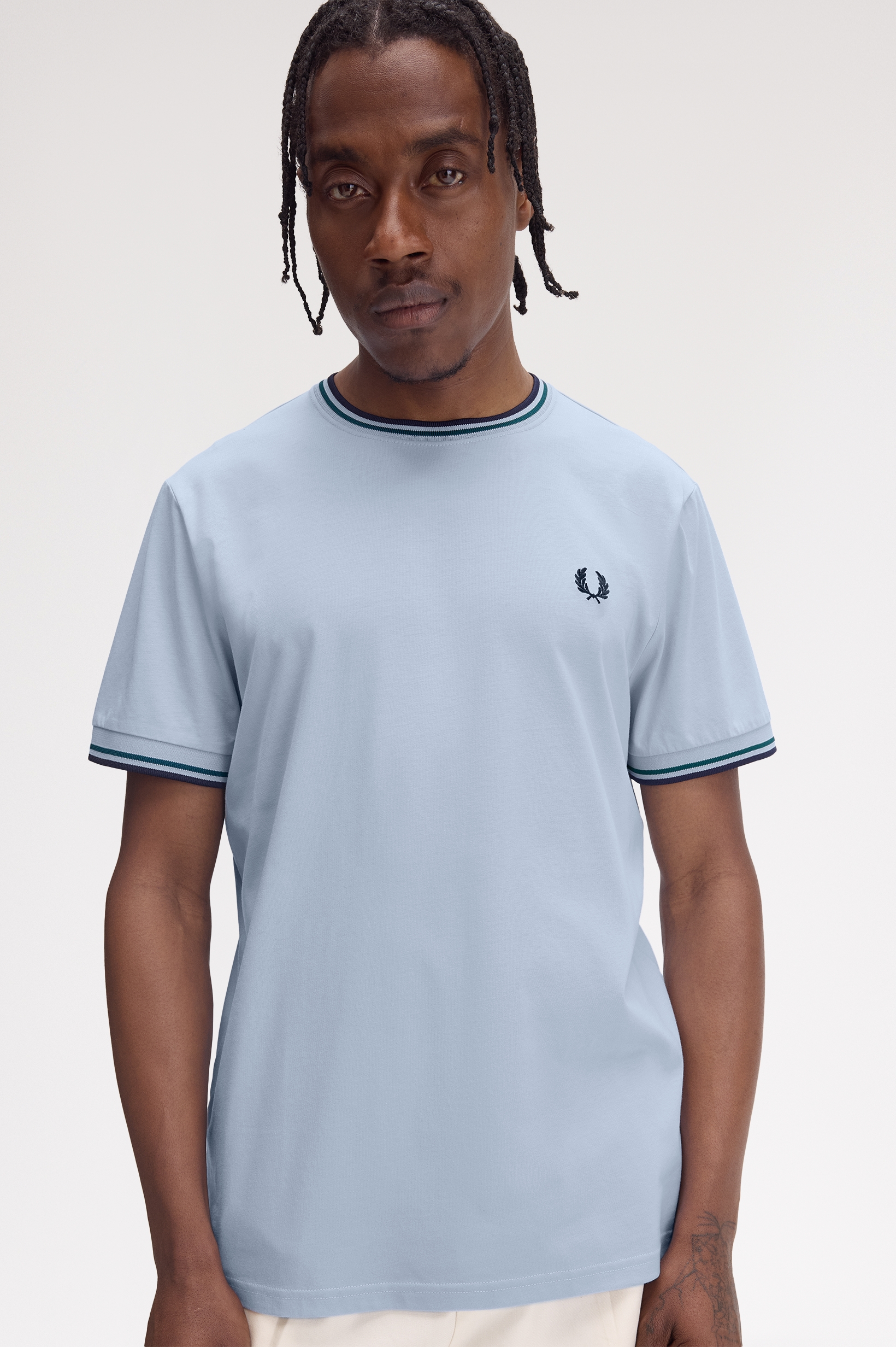 Fred Perry - TWIN TIPPED T-SHIRT - Light Smoke/Petrol Blue/Navy