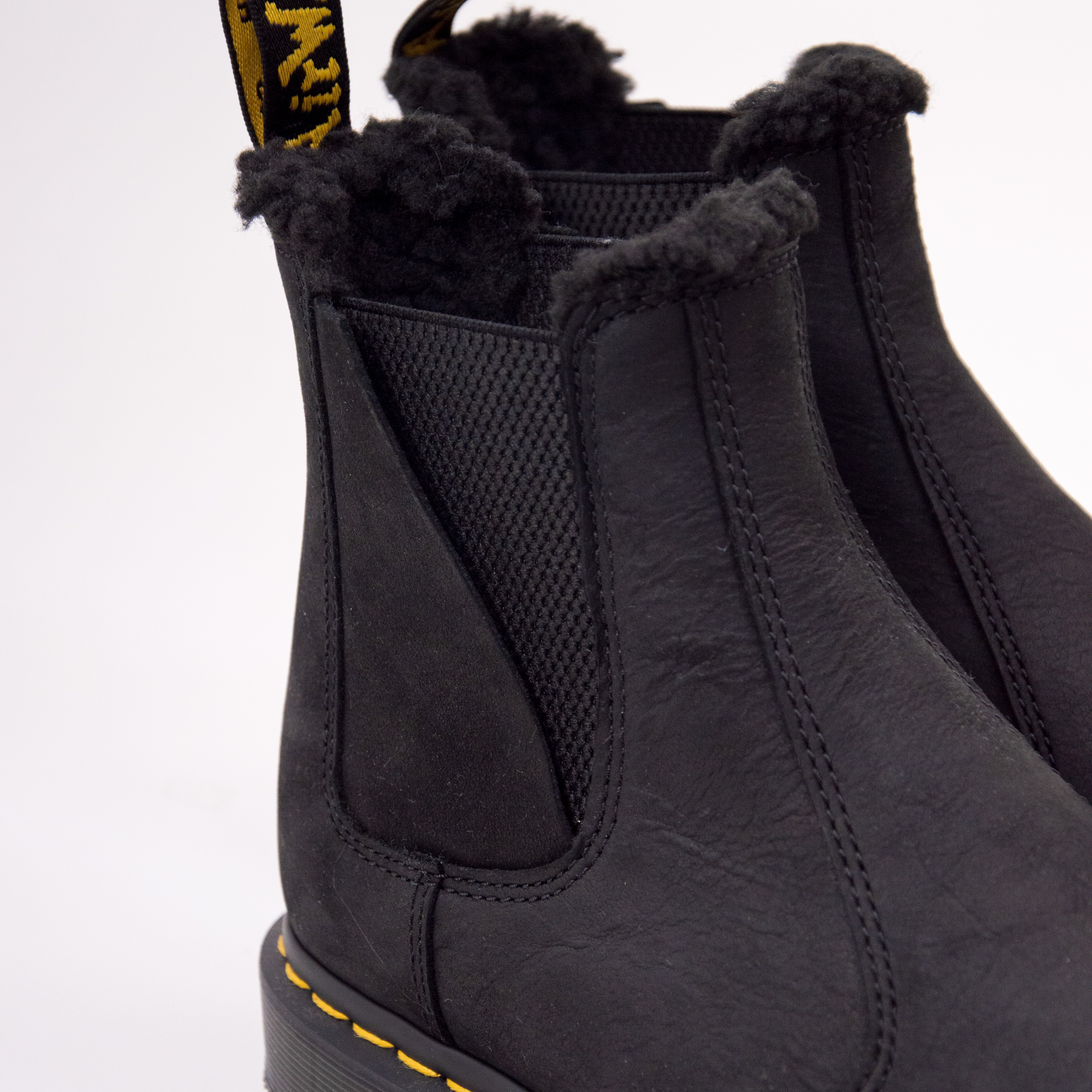 Dr. Martens - 2976 CHELSEA WINTERGRIP - Black (Outlaw WP)