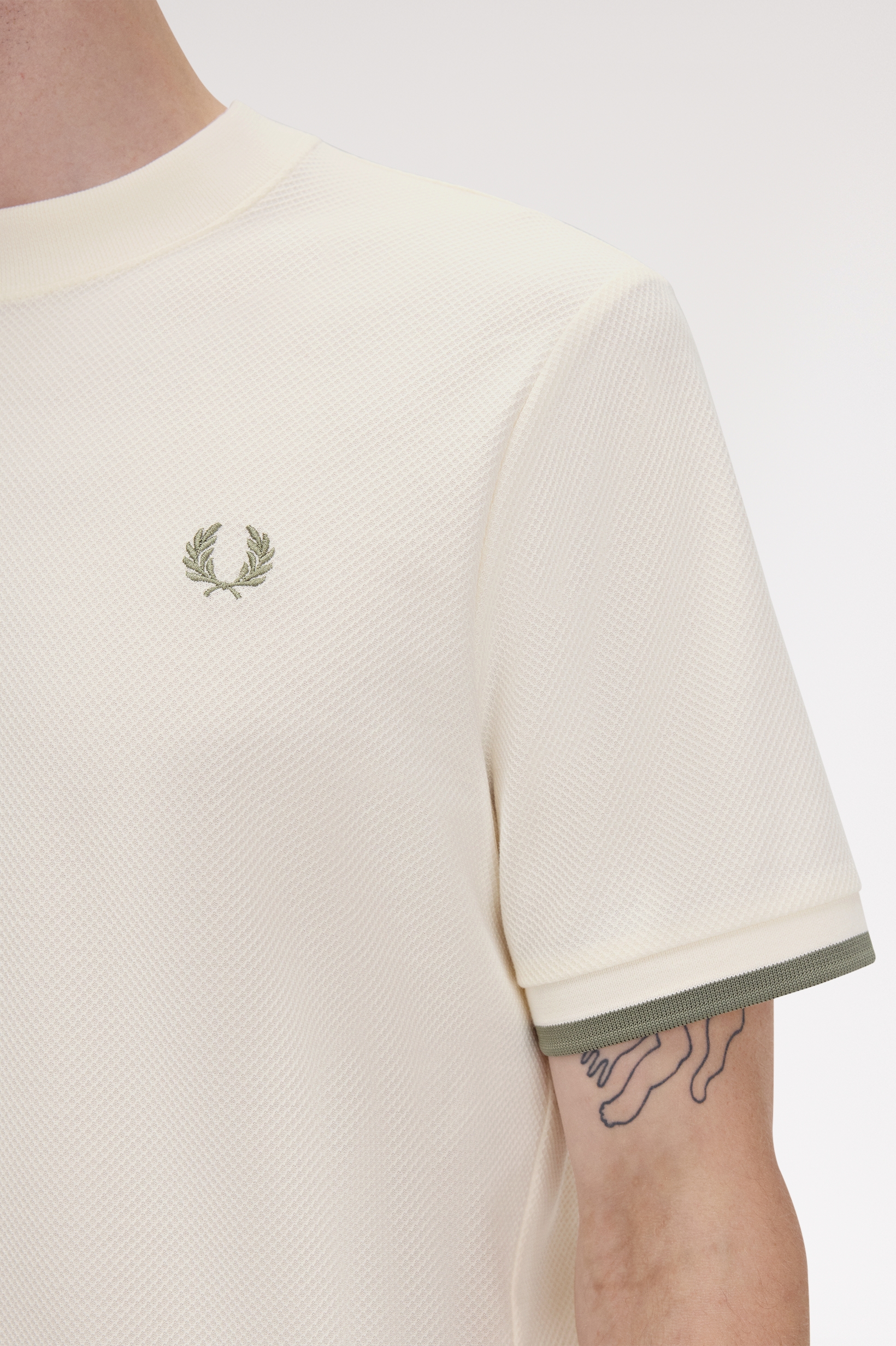 Fred Perry - TIPPED CUFF PIQUE SHIRT - Light Ecru