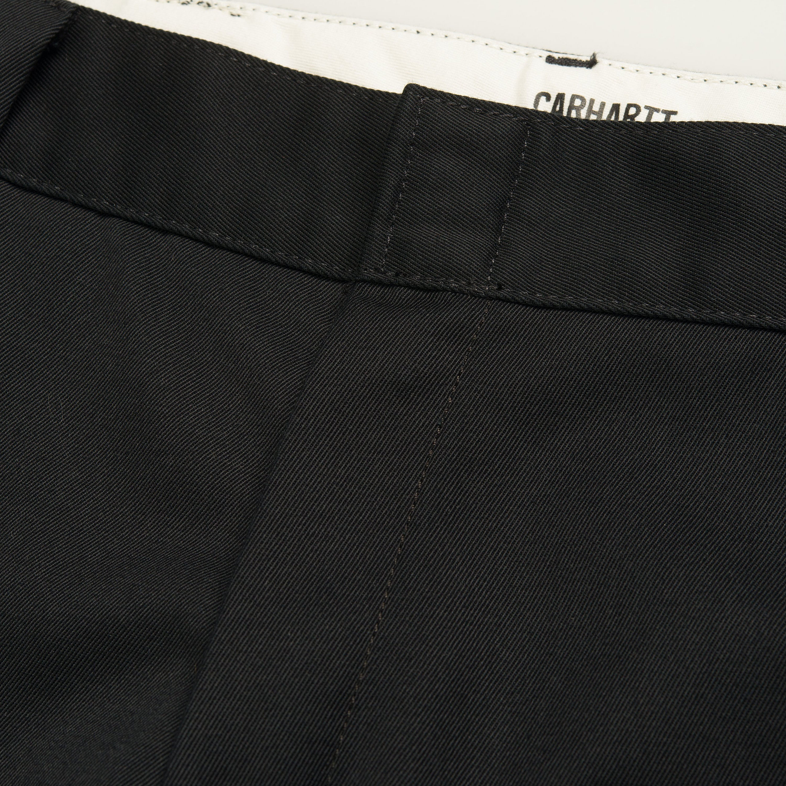 Carhartt WIP - MASTER SHORT - Black Rinsed