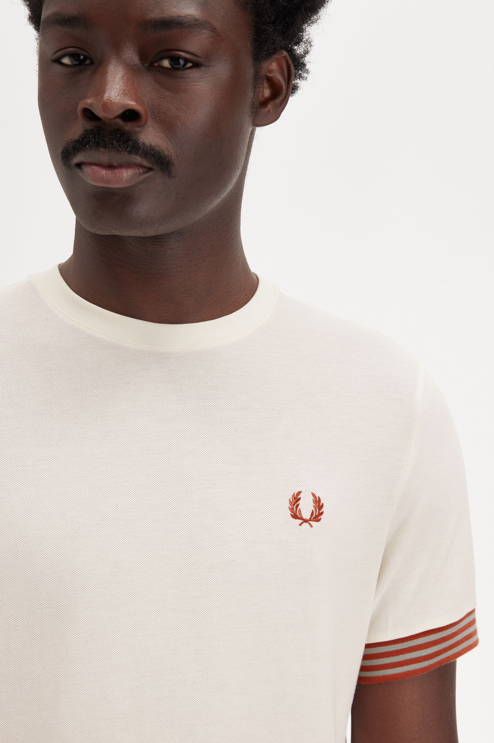 Fred Perry - STRIPED CUFF T-SHIRT - Light Ecru